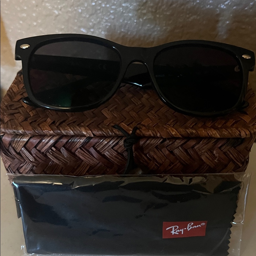 Kids Ray-Ban Classic Black Sunglasses (see description) - Picture 2 of 5